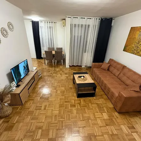 Gunduliceva 80 Apartment *